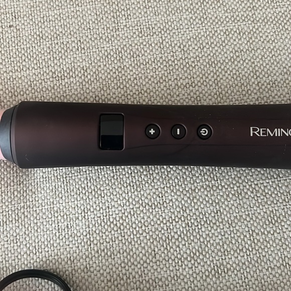 Remington Ceramic Conical Curling Wand - Picture 2 of 3